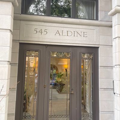 545 W Aldine Ave, Chicago, IL 60657