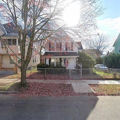 72 Beacon Ave, Holyoke, MA 01040