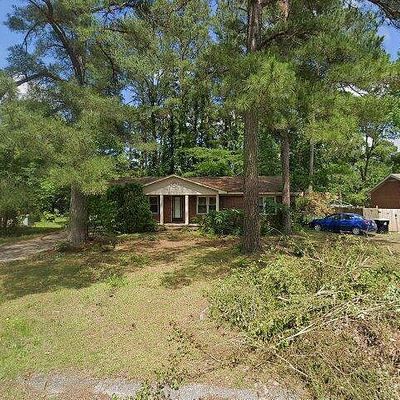 744 Goodyear Dr, Spring Lake, NC 28390