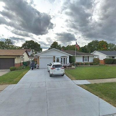 76 Ridgewood Rd, Elk Grove Village, IL 60007