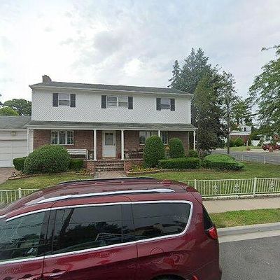 760 E Carl Ave, North Baldwin, NY 11510