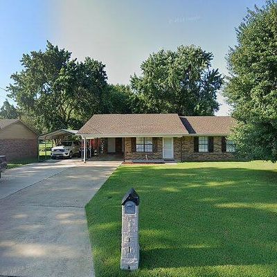 77 Village St, Dyersburg, TN 38024