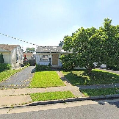 8 Oakwood Pl, Carteret, NJ 07008