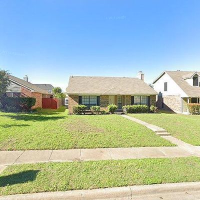 808 Plummer Dr, Cedar Hill, TX 75104