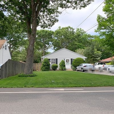 81 Somerset Ave, Mastic, NY 11950