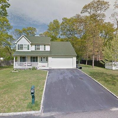 81 Washington Ave, Mastic, NY 11950