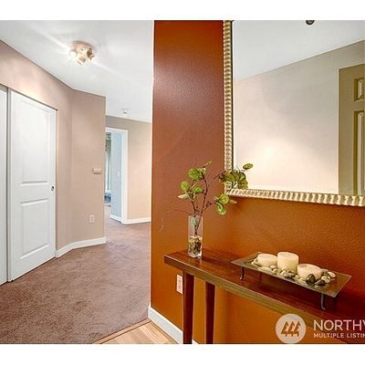 812 5 Th Ave N #211, Seattle, WA 98109