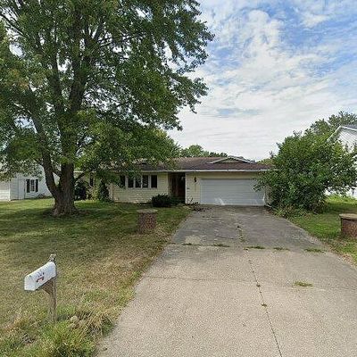 706 E Ash St, Watseka, IL 60970