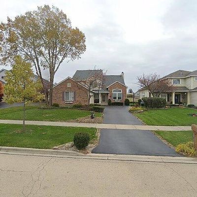 9027 Hillcrest Ln, Woodridge, IL 60517