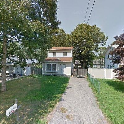 97 Wood Ave, Mastic, NY 11950