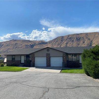 982 Highline Dr, East Wenatchee, WA 98802