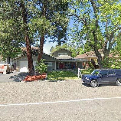 816 S Shasta Ave, Eagle Point, OR 97524