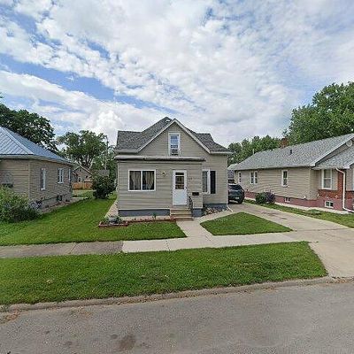 819 Bertch Ave, Waterloo, IA 50702