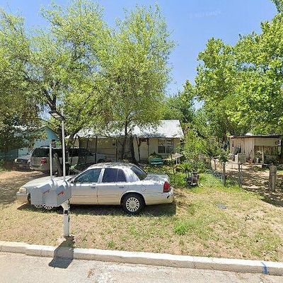 824 Sanches Ave, Pleasanton, TX 78064