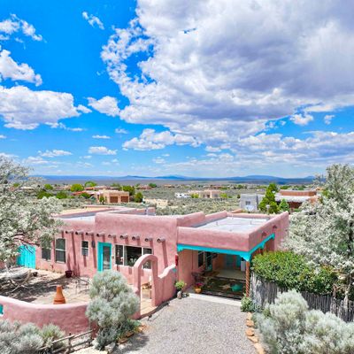 9 Irish Rd, Ranchos De Taos, NM 87557