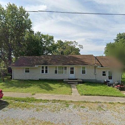 105 W Walker St, Galatia, IL 62935