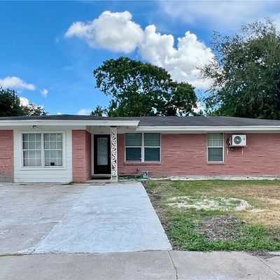 109 Jewitt Dr, Robstown, TX 78380