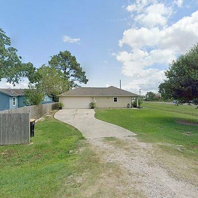 1311 Cummings St, Anahuac, TX 77514