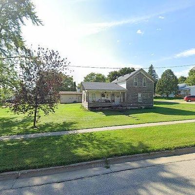 144 1 St St N, Winthrop, IA 50682