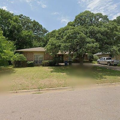 209 Spring Valley Dr, Denison, TX 75020