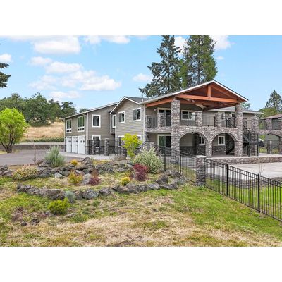 2174 Del Rio Rd, Roseburg, OR 97471