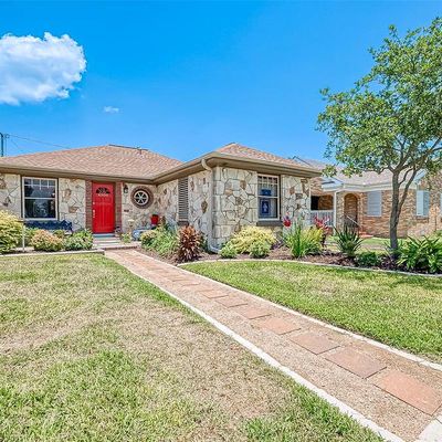 4900 Fannin Dr, Galveston, TX 77551