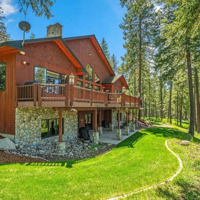 526 Roop Rd, Cocolalla, ID 83813