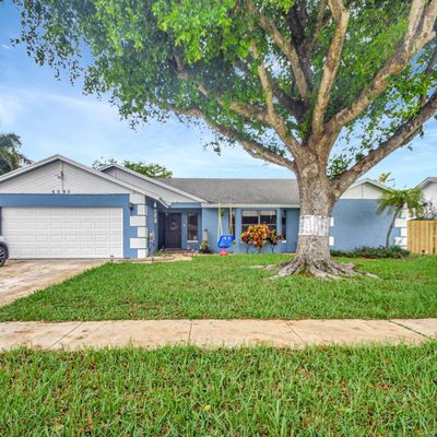 6090 Birch Tree Ter, Lake Worth, FL 33467