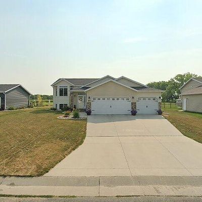 813 W Summerwood Trl, Dilworth, MN 56529