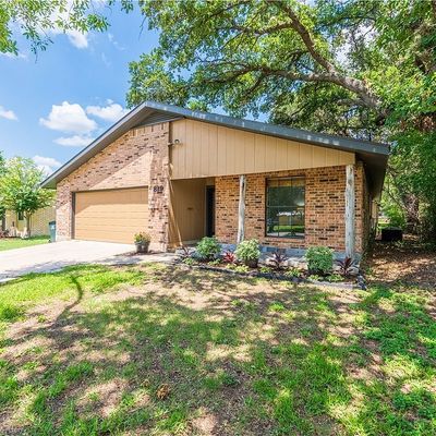 819 S Pecan Ave, Luling, TX 78648