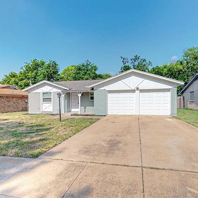 6917 Constitution Dr, Watauga, TX 76148