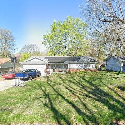 711 N Lone Pine Ave, Springfield, MO 65802