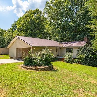 7141 Little Uwharrie Rd, Thomasville, NC 27360