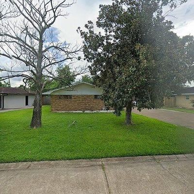 907 Mimosa Dr, Nederland, TX 77627