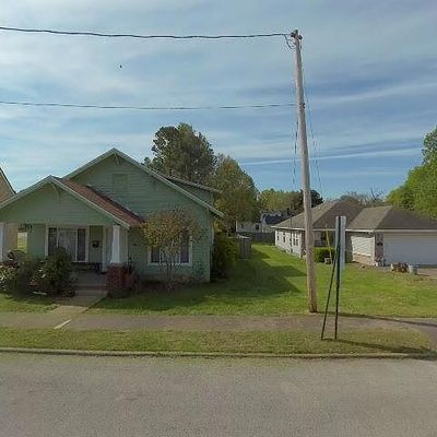 107 W Grove Ave, Springdale, AR 72764