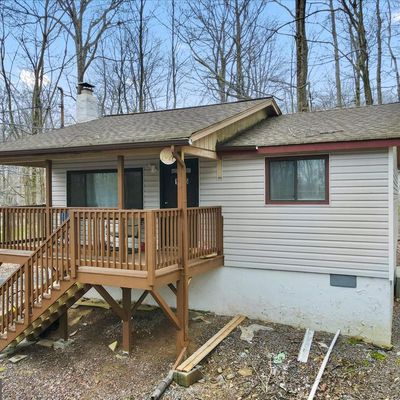 1136 Kensington Dr, Tobyhanna, PA 18466