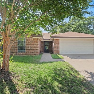 102 Apple Ln, Waco, TX 76704