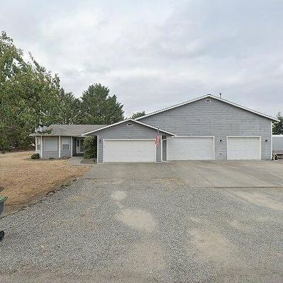 102 Falcon Rd, Sequim, WA 98382