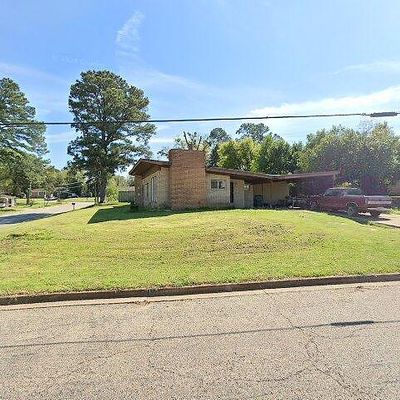 104 Inwood Dr, Palestine, TX 75801