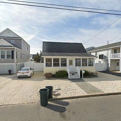 126 Elizabeth Ave, Lavallette, NJ 08735