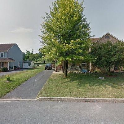 2305 Lawnwood Ct, East Petersburg, PA 17520