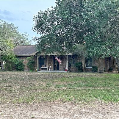 190 County Road 376, George West, TX 78022