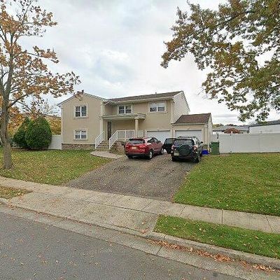 26 Robinhood Dr, Parlin, NJ 08859