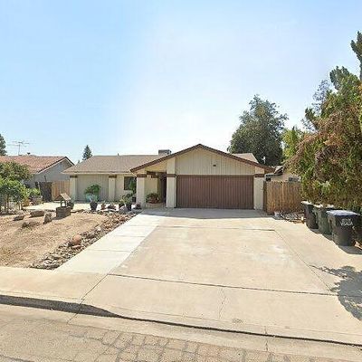 2733 E Norman Dr, Visalia, CA 93292