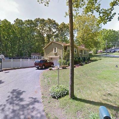 29 Harkness Rd, North Smithfield, RI 02896