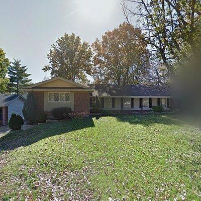 33 Club Grounds South Dr, Florissant, MO 63033