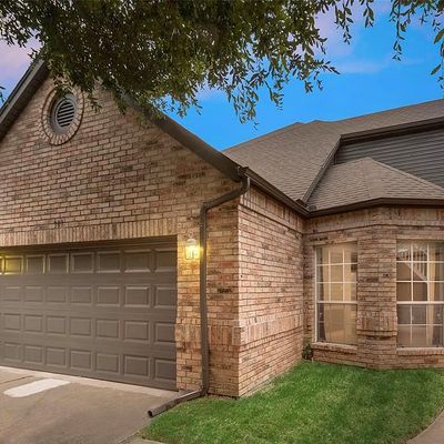 301 Fairhaven Dr, Grand Prairie, TX 75050