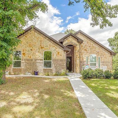 301 Lakeside Dr, Azle, TX 76020