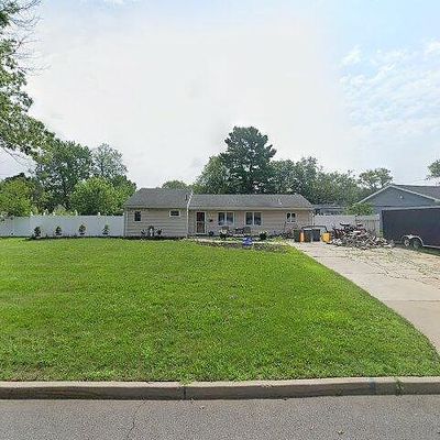 4 Forrestal Rd, Kendall Park, NJ 08824