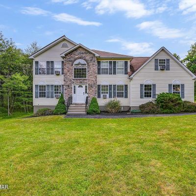 5175 White Birch Dr, Long Pond, PA 18334